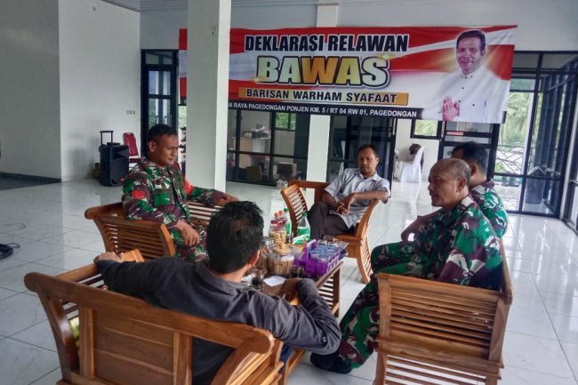 Danposramil Pagedongan Bersama 2 Orang Anggota Jalin Komsos Dengan Tokoh Masyarakat
