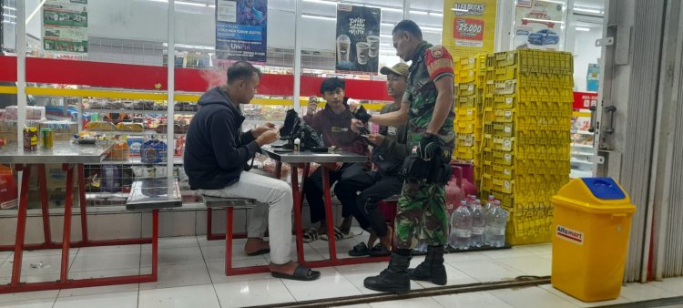 2 Orang Anggota Babinsa 01 Melaksanakan Patroli Malam Di Wilayah Kecamatan Pagedongan