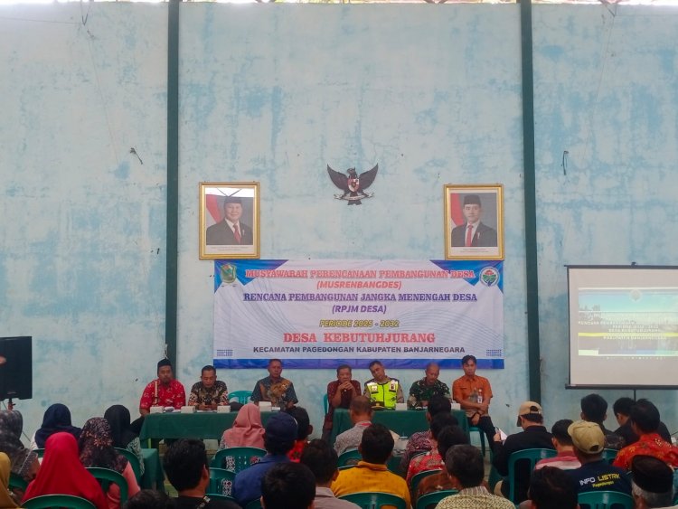 Danposramil Pagedongan Hadiri Pelaksanaan Musrenbangdes Periode 2025 - 2032 Di GOR Desa Kebutuhjurang