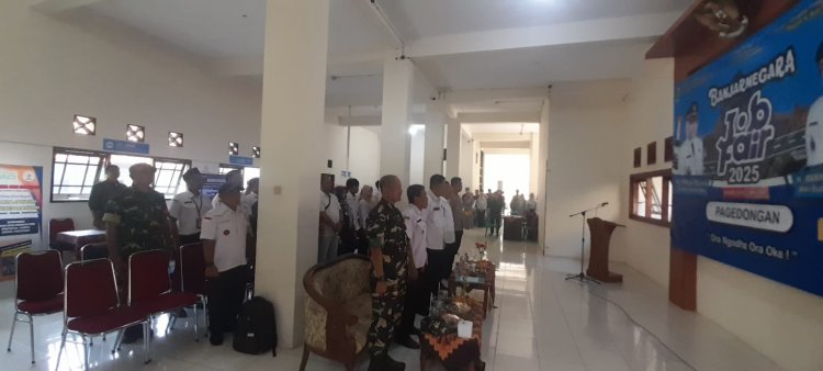 Danposramil Pagedongan Hadiri Pelaksanaan Job Fair Di Aula Kecamatan Pagedongan