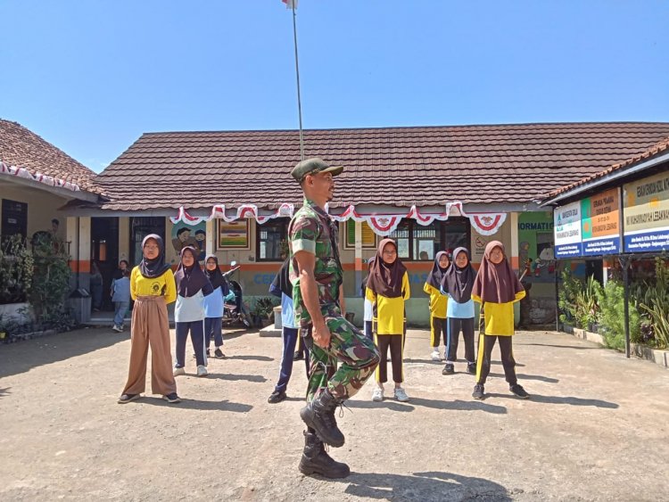 2 Orang Anggota Babinsa Posramil Pagedongan Koramil 01/Bna Melaksanakan Pelatihan PBB