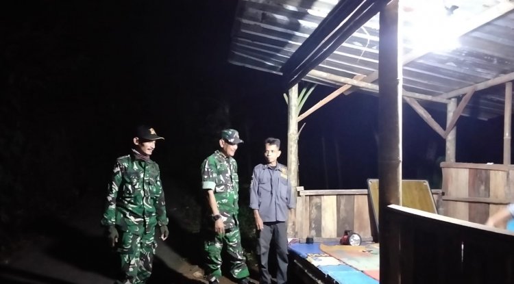 Danposramil Pagedongan Dan Anggota Babinsa Kodim 0704/Bna, Melaksanakan Patroli Malam