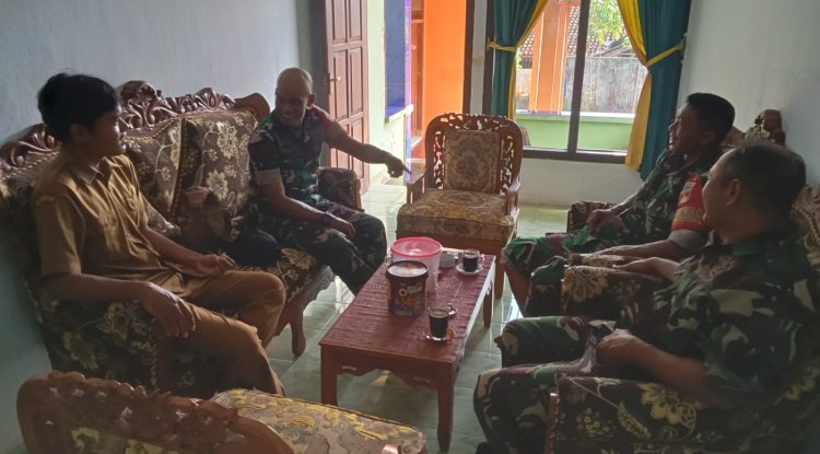 Untuk Meningkatkan Fungsi Koordinasi, 3 Orang Anggota Babinsa R 01 Jalin Komsos Dengan Mitra Karib