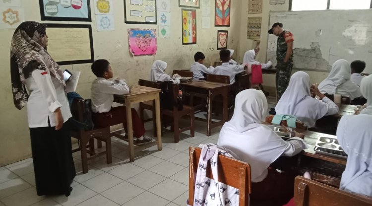 Babinsa Koramil 01 Melaksanakan Pendampingan MBG Di Wilayah Kecamatan Pagedongan