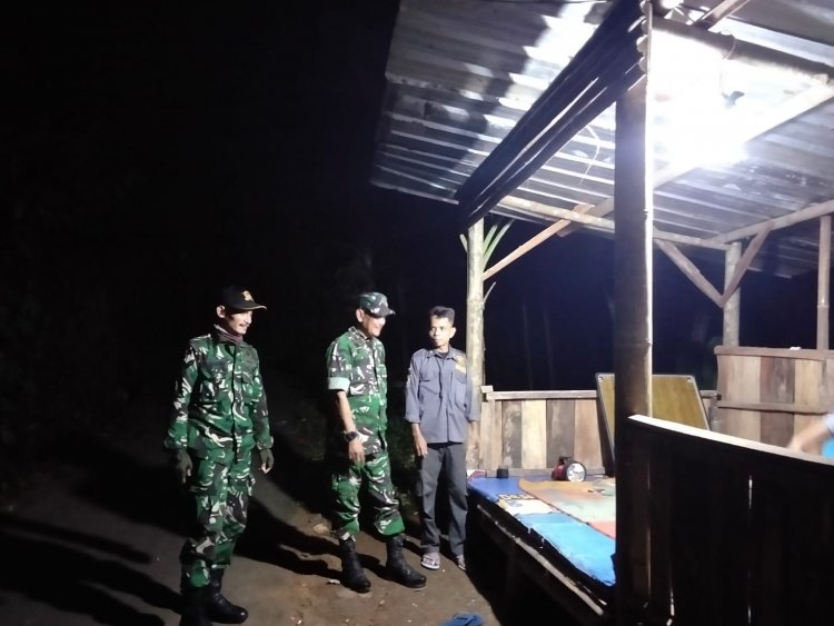 Danposramil Pagedongan Dan Anggota Babinsa Kodim 0704/Bna, Melaksanakan Patroli Malam